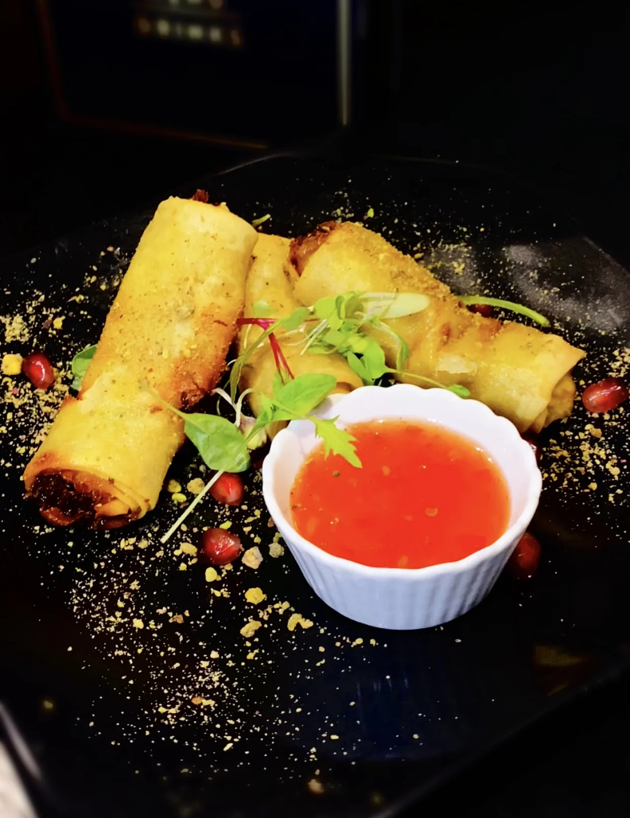 Spring rolls with dipping sauce